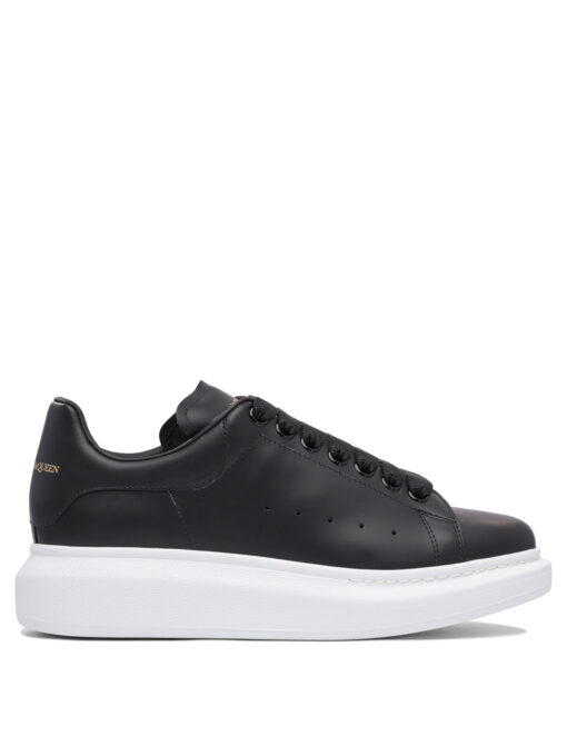 "Oversize" sneakers