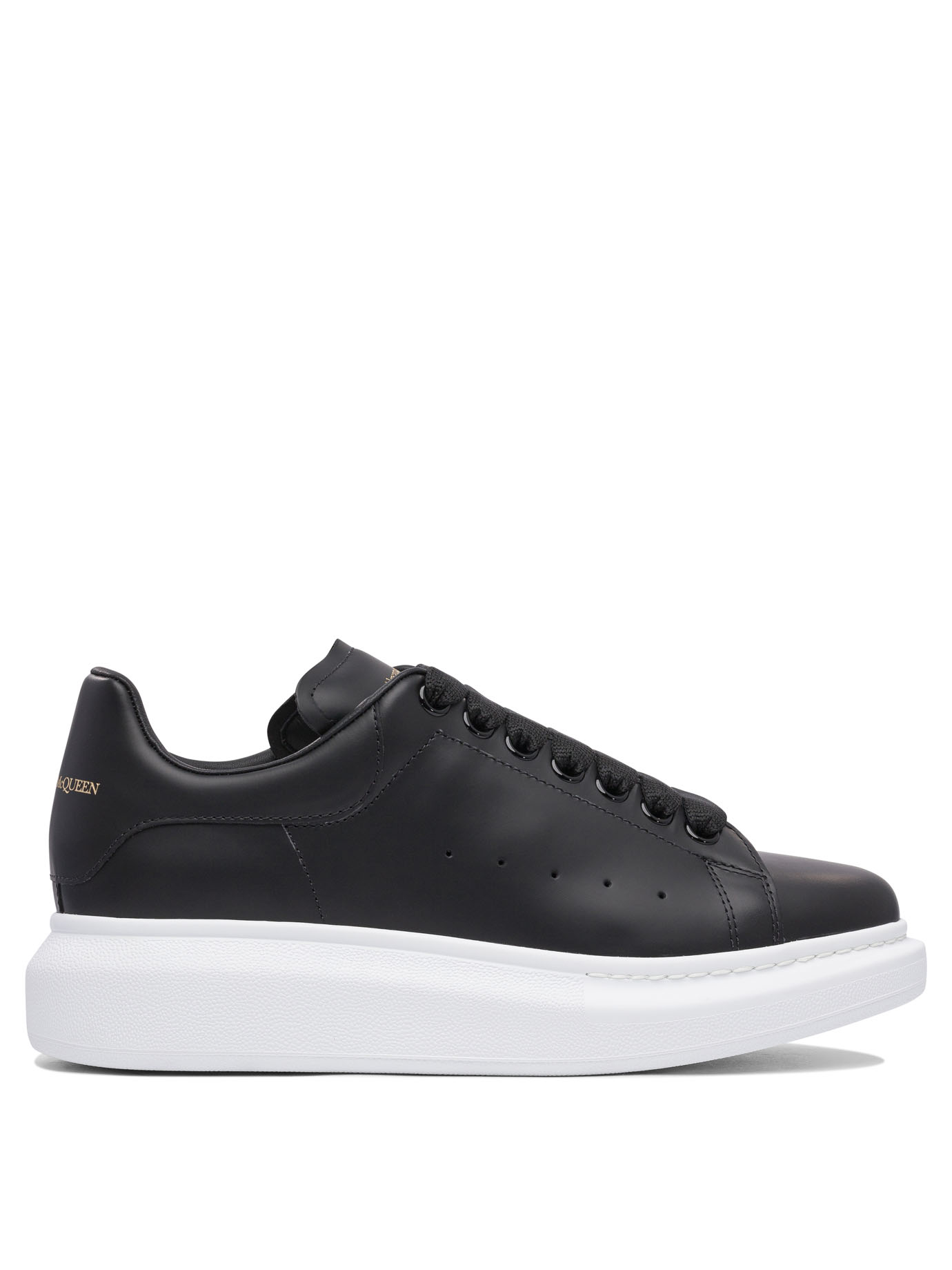 "Oversize" sneakers