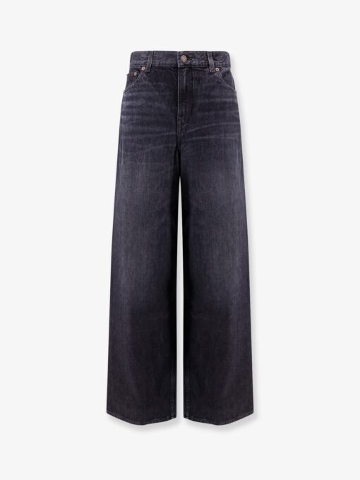 Jeans with iconic leather logo tag