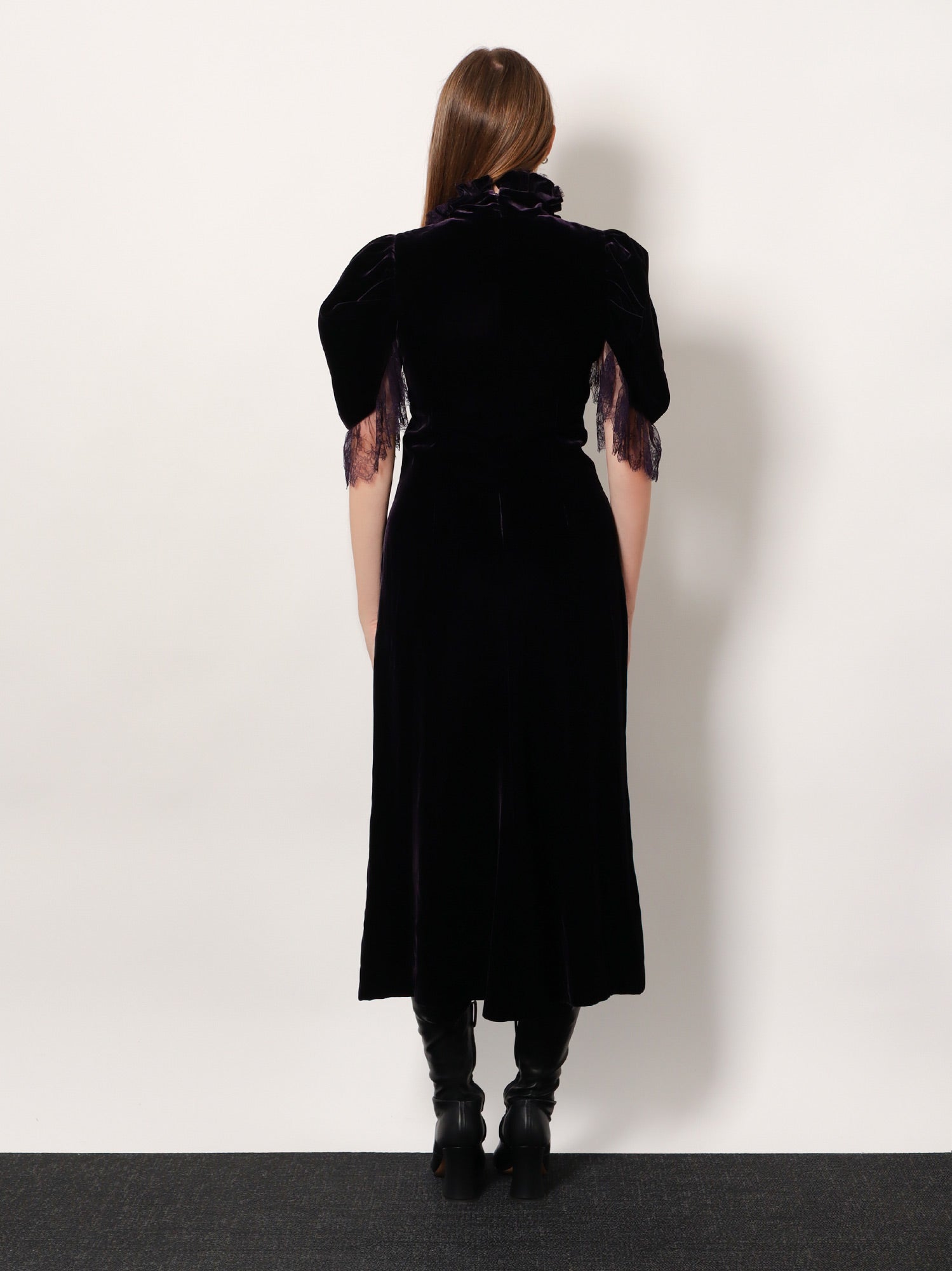 Velvet dress with silk lining - Image 3