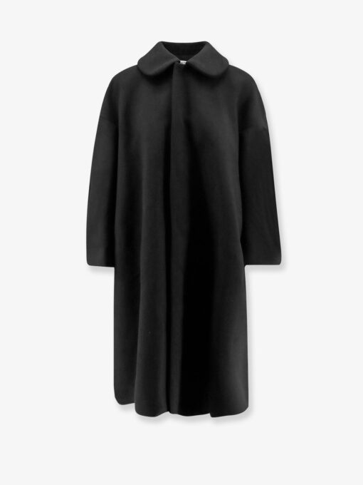 Coat with balloon sleeves