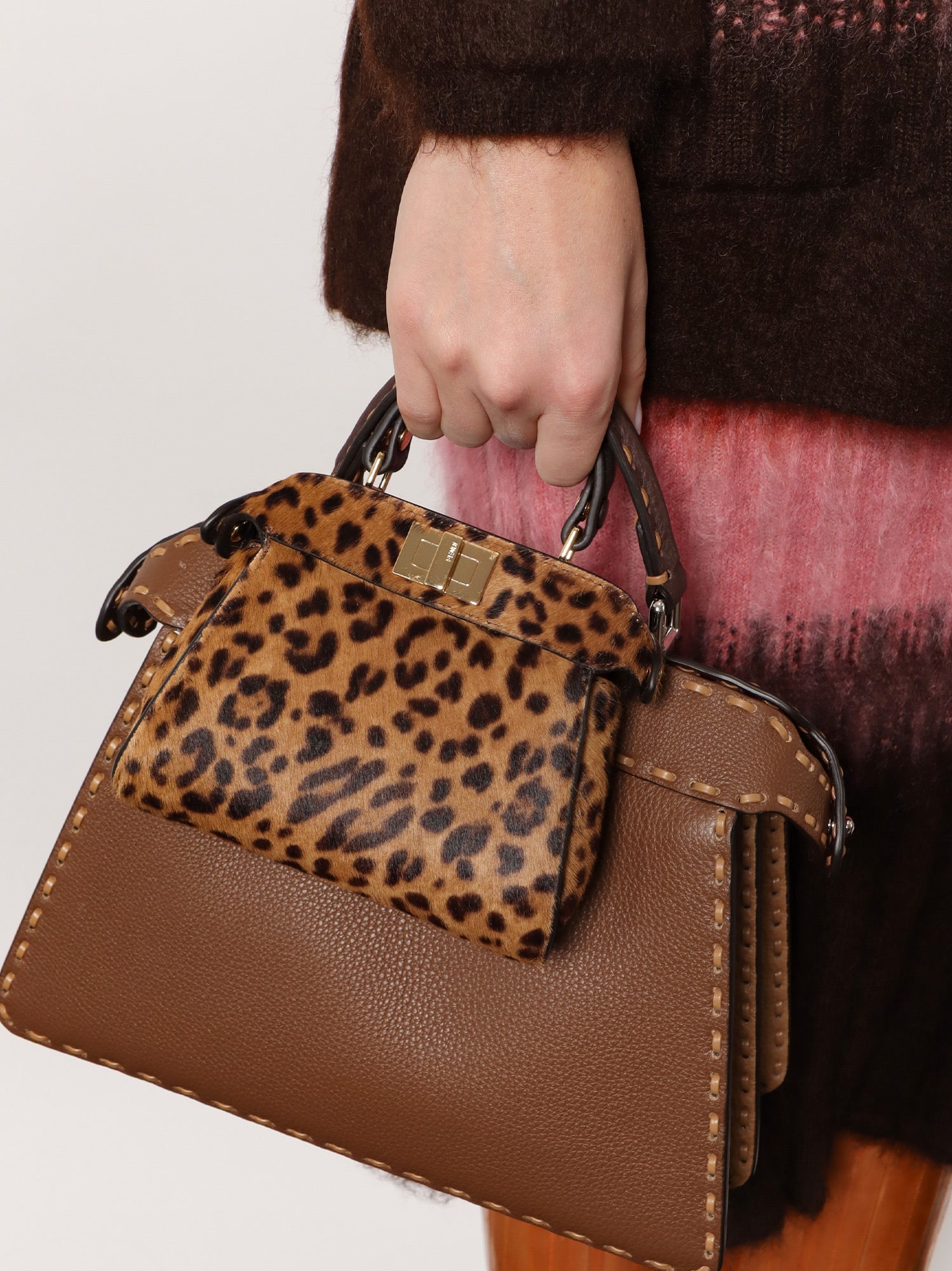 Nano Peekaboo shoulder bag with Fendi Leo print - Image 2