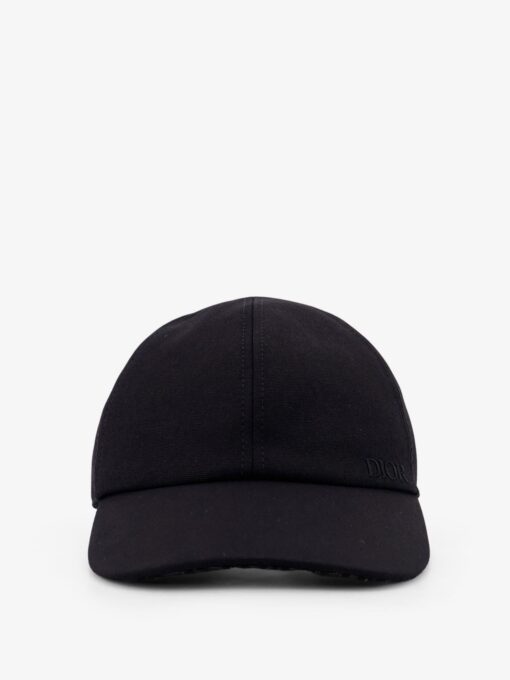 Cotton hat with embroidered logo on the front