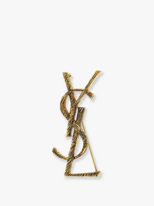 Metal brooch