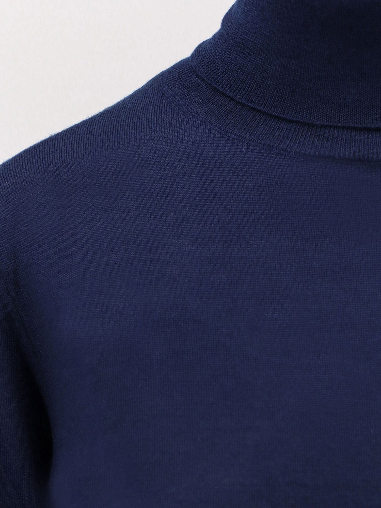 Virgin wool turtleneck sweater - Image 3
