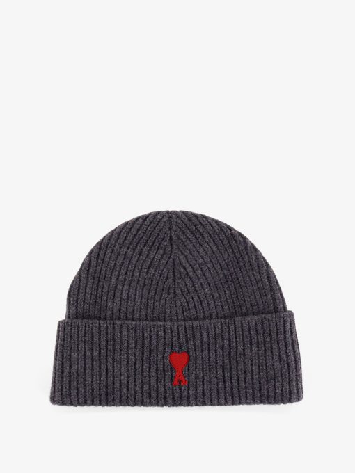 Virgin wool hat with embroidered logo on the front