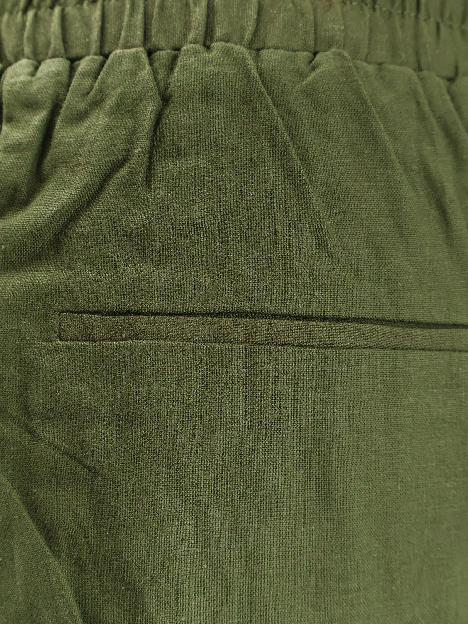 Green heart tapestry embroidered lenzing™ ecovero™ euroflax™ shorts - Image 3