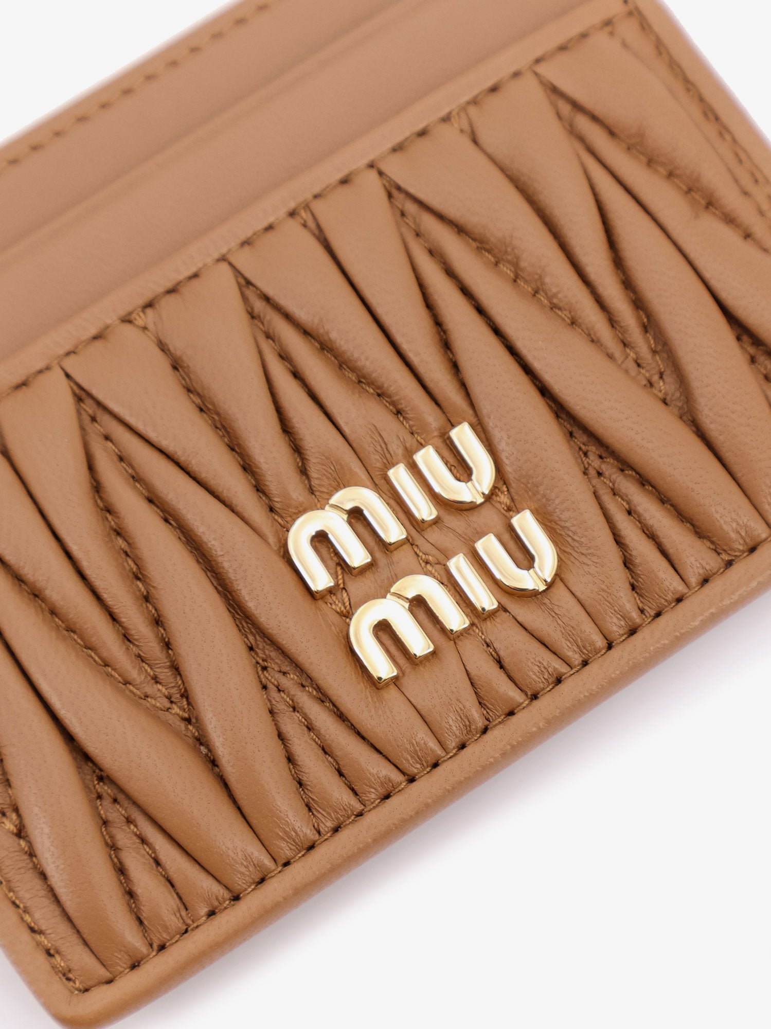 Quilted leather card holder with metal lettering logo - Image 3
