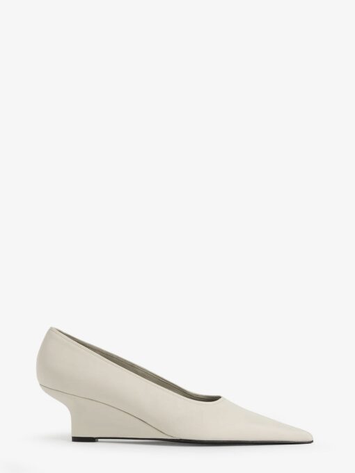 Sharp Wedge leather pumps