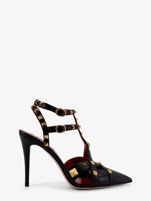 Studdy leather pumps with iconic studs